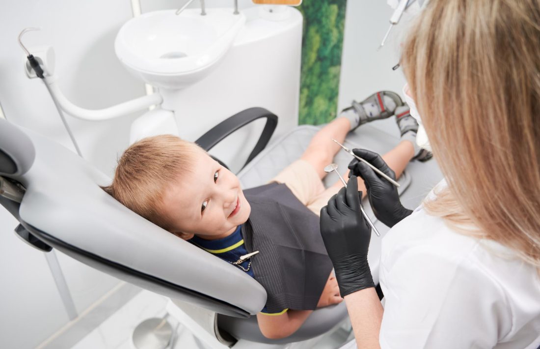 dziecko u dentysty